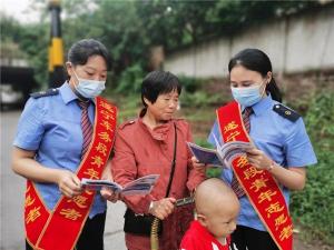 加强国庆前道路安全宣传教育结合铁路安全宣传教育