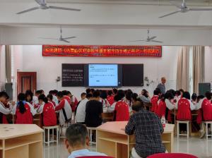 县科研专家参观了学校外观感受了浓厚的校园文化观摩了两河中学魏昱提供的科研课